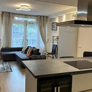 https://studio-amsterdam-1068-jx.thehaguehotels.net